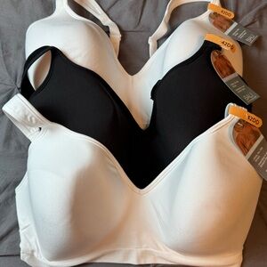 NWT Lot Of 3 BALI Cool Comfort Bras 42DD 2 White & 1 Black No Slip 4 Way Stretch